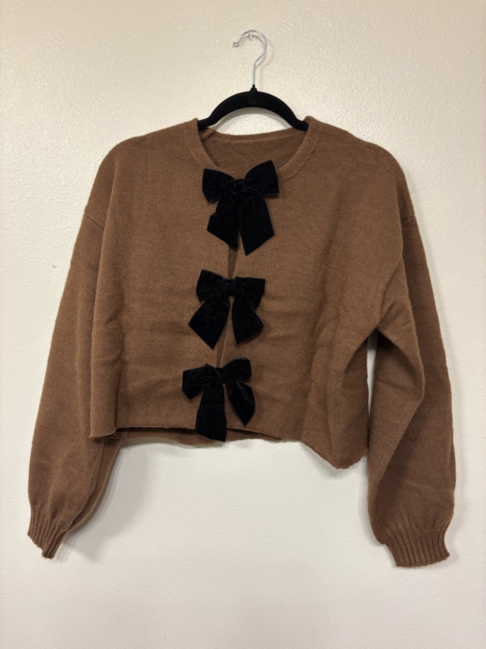 Women’s Brown Bow-Accent Cropped Sweater